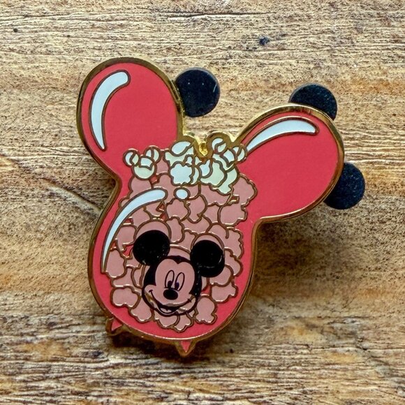 Disney // Red Popcorn Bucket Pin with mickey Mouse - Picture 1 of 4